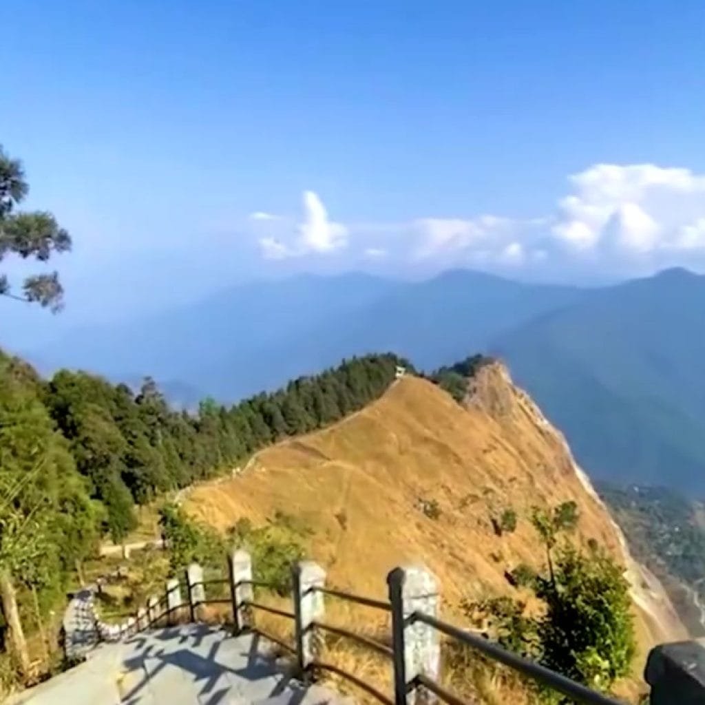Places to Visit in Sikkim – scenic Himalayan mountain viewpoint