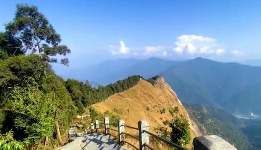 Places to Visit in Sikkim – scenic Himalayan mountain viewpoint