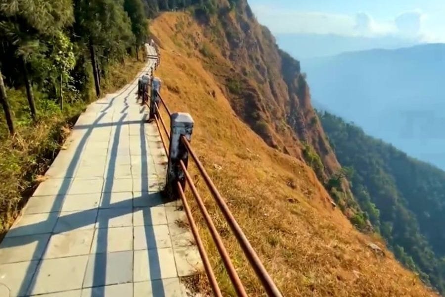 Scenic mountain walkway at Tarey Bhir in South Sikkim